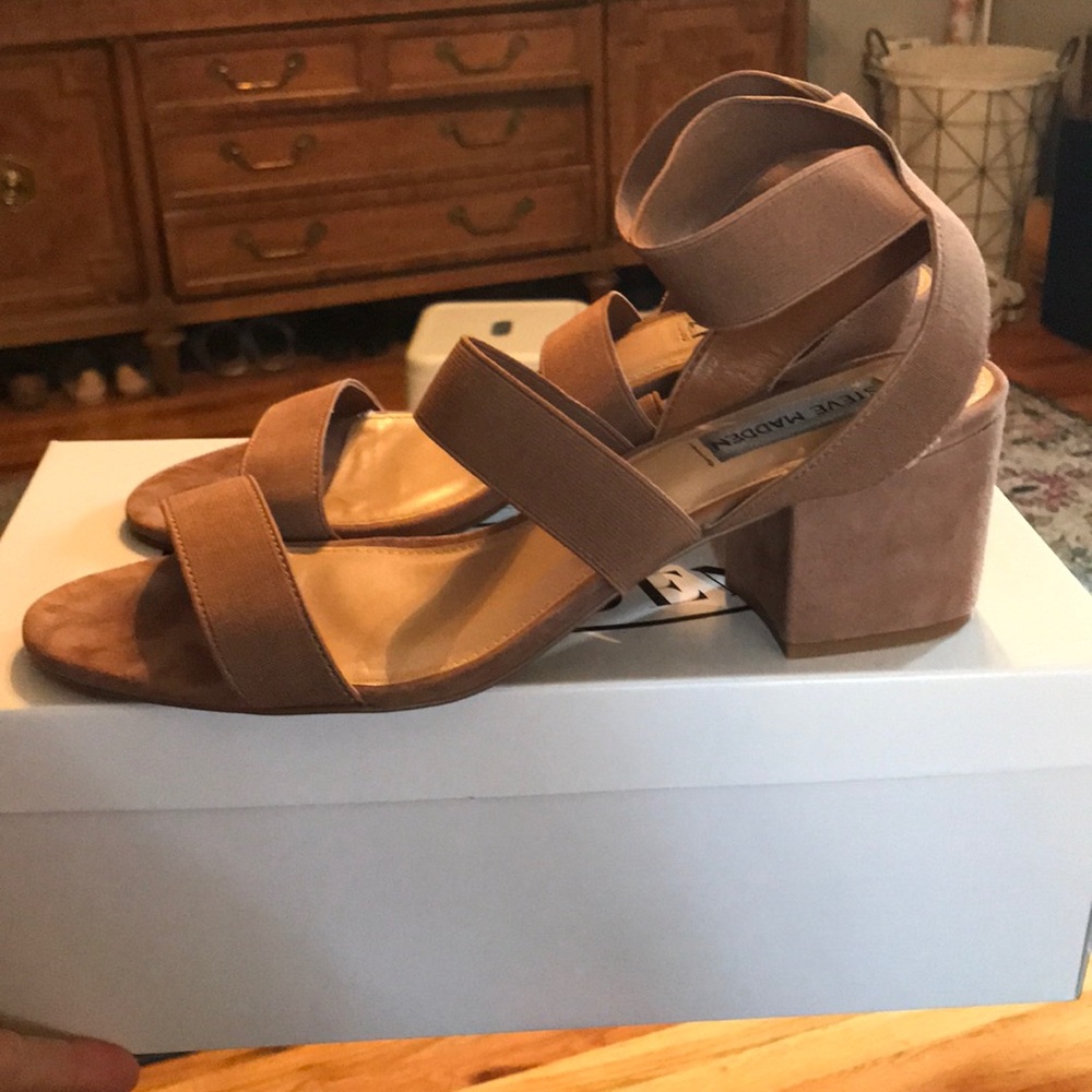 Steve Madden Women’s Isolate Stretch Sandals.